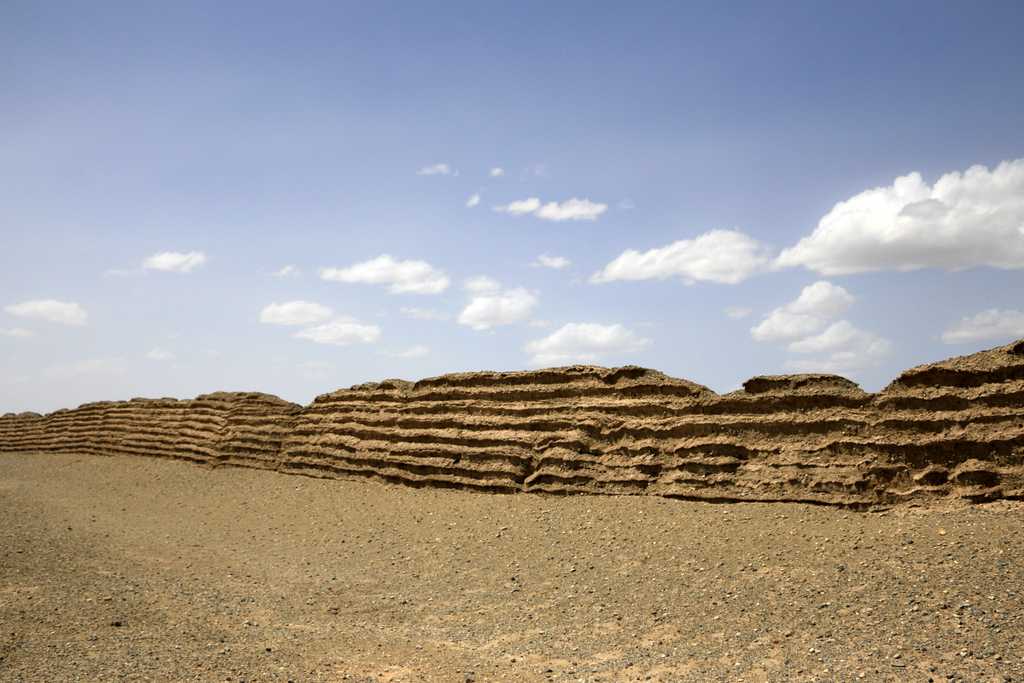 Dunhuang Discovery: Desertscapes and Grottoes